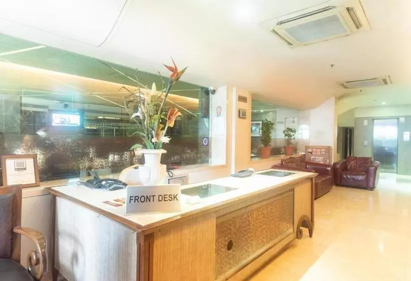 ホテル Oyo Premium Nh 8 Dahisar Mumbai