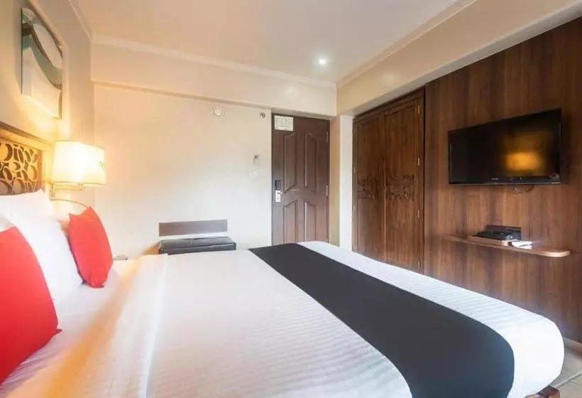 ホテル Oyo Premium Nh 8 Dahisar Mumbai