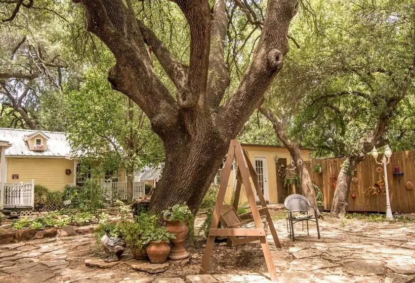 Pomegranate House & Cottages B&b