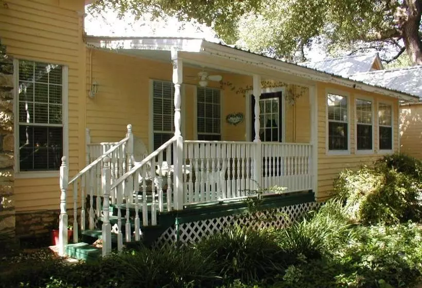 Pomegranate House & Cottages B&b