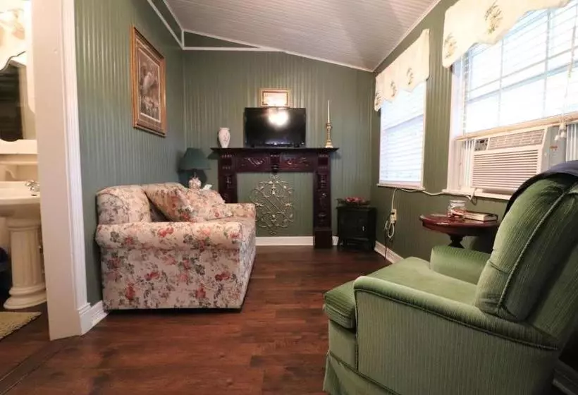 Pomegranate House & Cottages B&b