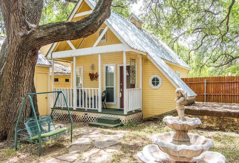 Pomegranate House & Cottages B&b