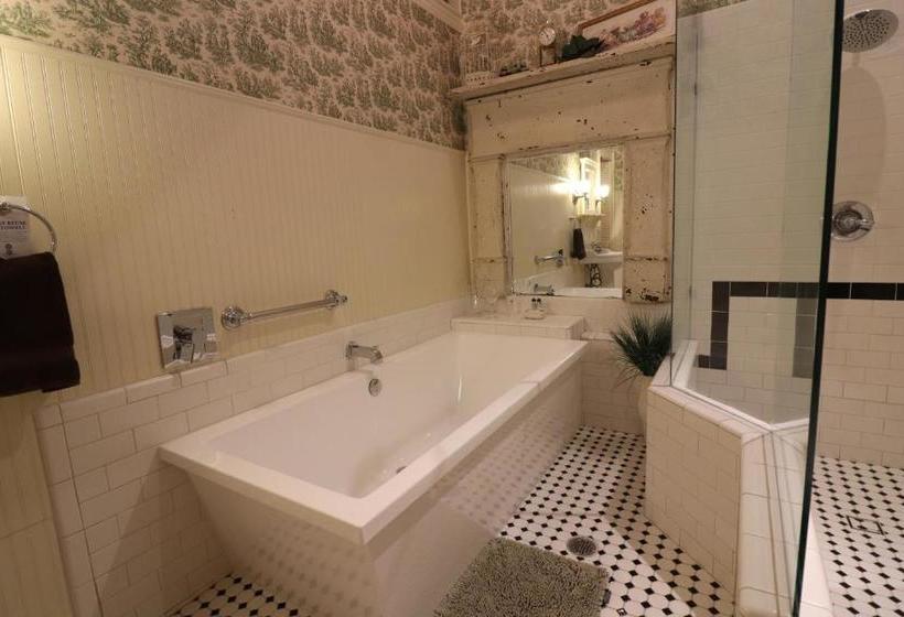 Pomegranate House & Cottages B&b