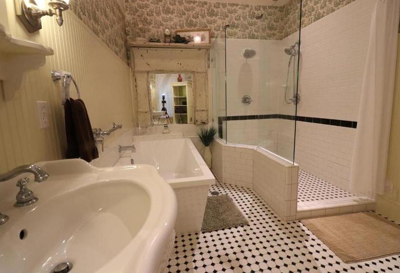 Pomegranate House & Cottages B&b