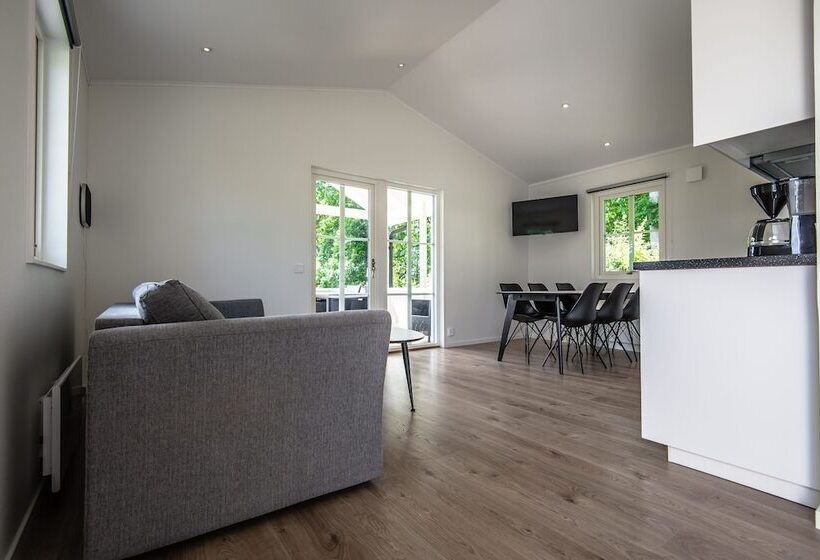 هاستل Halens Camping Och Stugby