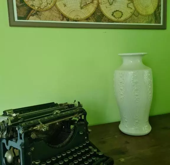 ベッドアンドブレックファースト Château De Villeneuve Montolieu