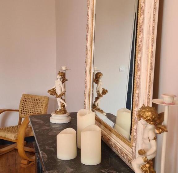 민박 Château De Villeneuve   Montolieu