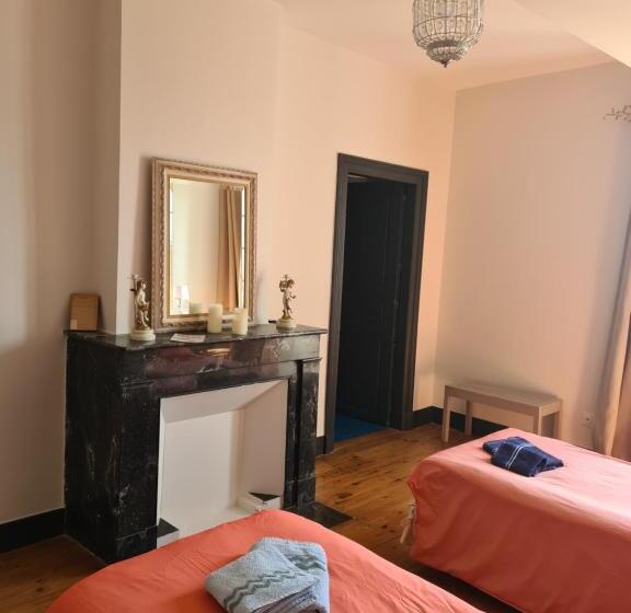 민박 Château De Villeneuve   Montolieu