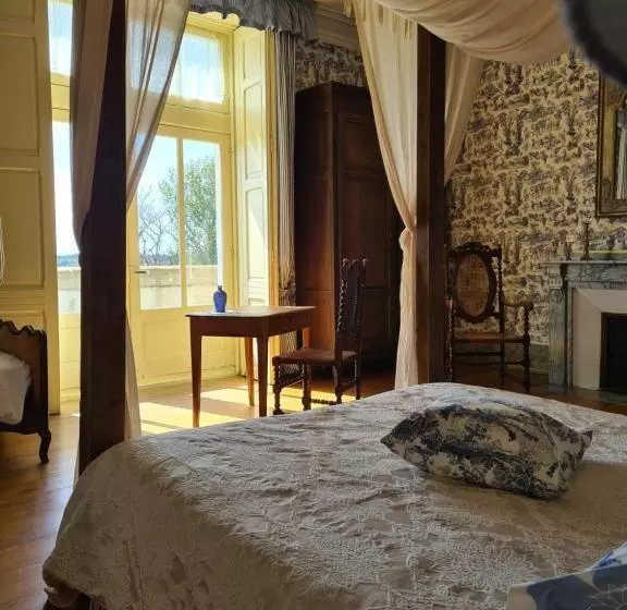ベッドアンドブレックファースト Château De Villeneuve Montolieu