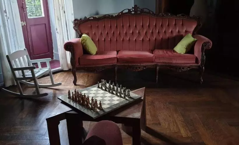 ベッドアンドブレックファースト Château De Villeneuve Montolieu