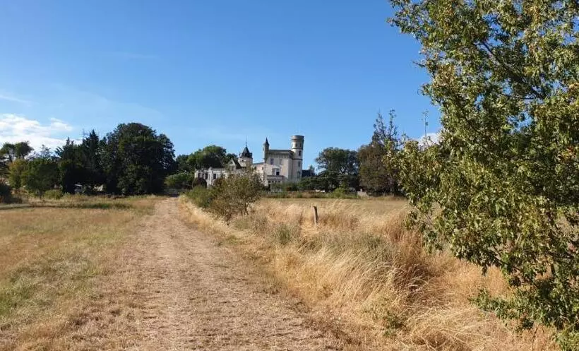 ベッドアンドブレックファースト Château De Villeneuve Montolieu