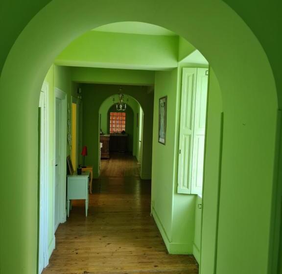 민박 Château De Villeneuve   Montolieu