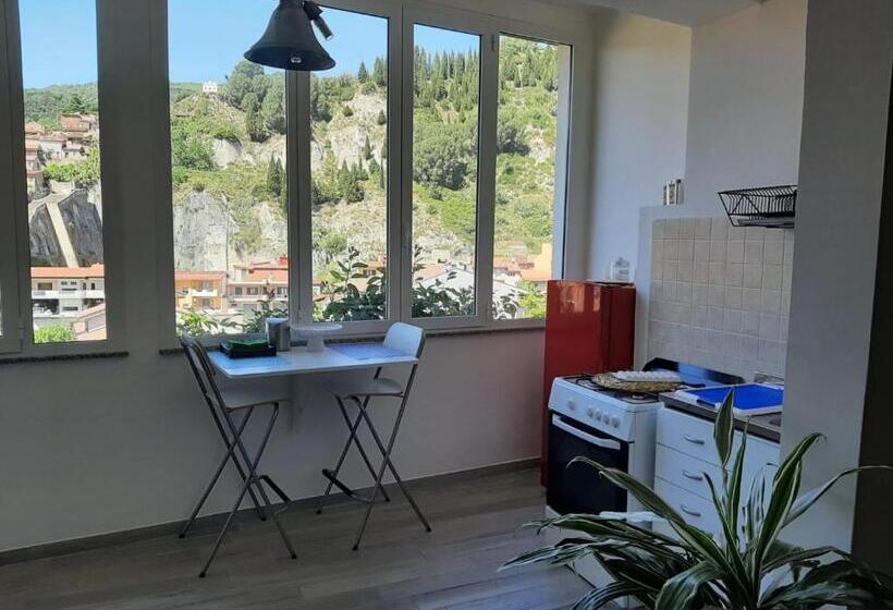 مبيت وإفطار Elpidios Galatro Terme