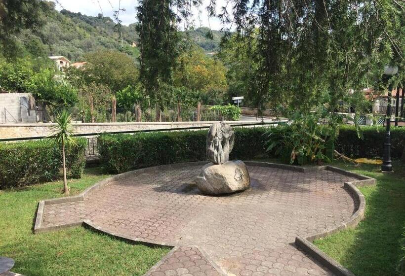 مبيت وإفطار Elpidios Galatro Terme