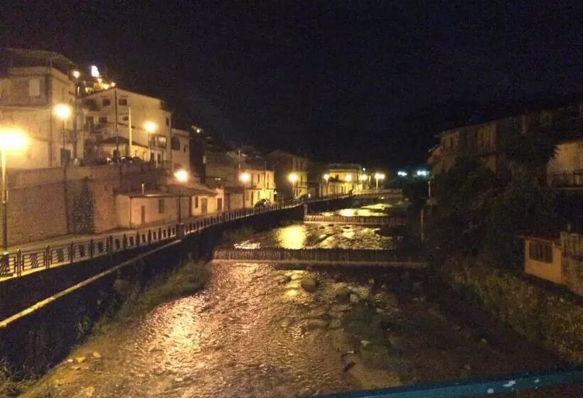 ベッドアンドブレックファースト Elpidios Galatro Terme