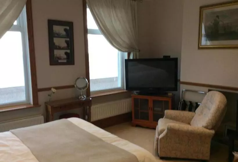 ベッドアンドブレックファースト The Ship Inn   Sandgate