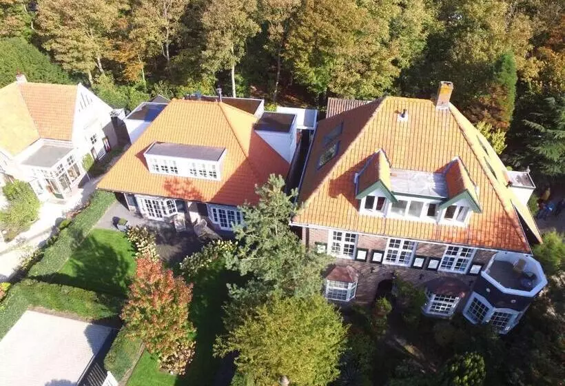 Aamiaismajoitus (B&B) Villa Hoog Duin