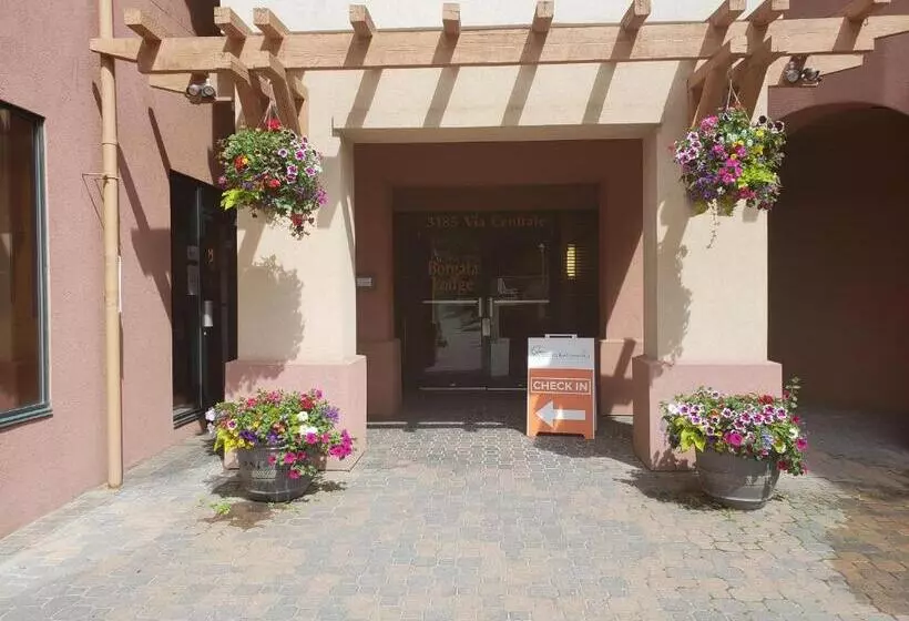 Hotelli Borgata Lodge Resort