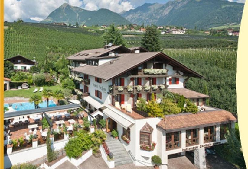 בית מלון כפרי Hofer