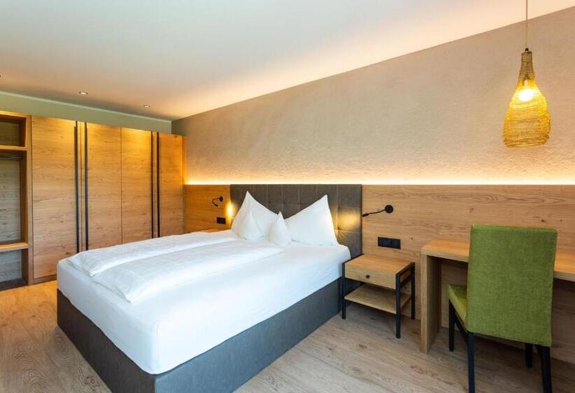 בית מלון כפרי Hofer