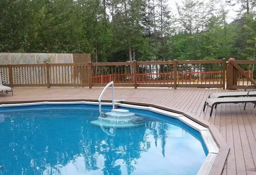 Hotelli Hôtel Du Lac Lenore