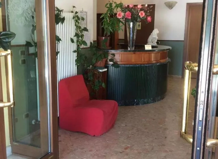 ホテル Pizzeria Ristorante Al Leone