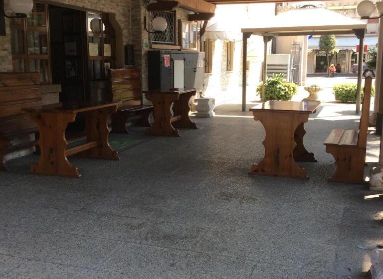 ホテル Pizzeria Ristorante Al Leone