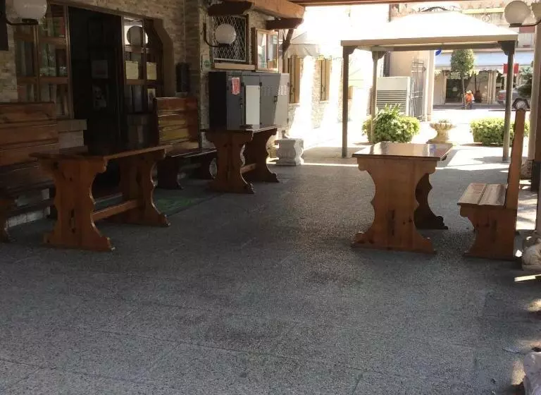 ホテル Pizzeria Ristorante Al Leone