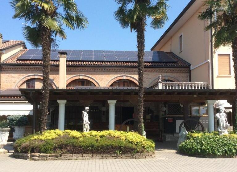 ホテル Pizzeria Ristorante Al Leone