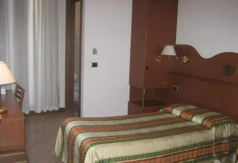 ホテル Pizzeria Ristorante Al Leone