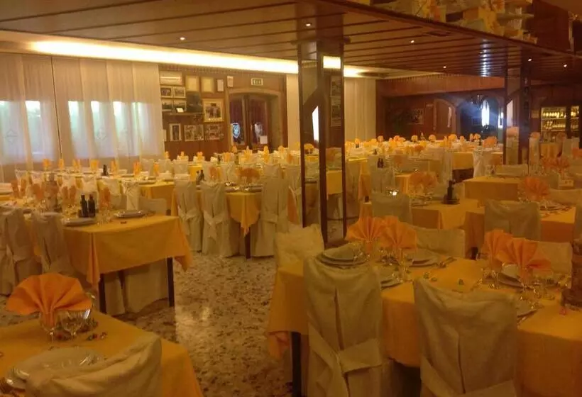 ホテル Pizzeria Ristorante Al Leone