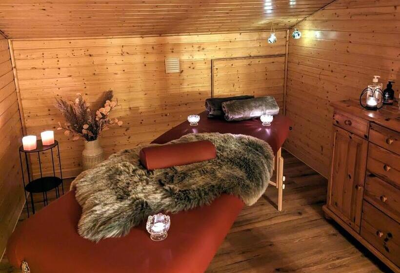 Отель Und Appartements Jägerhof Rügen