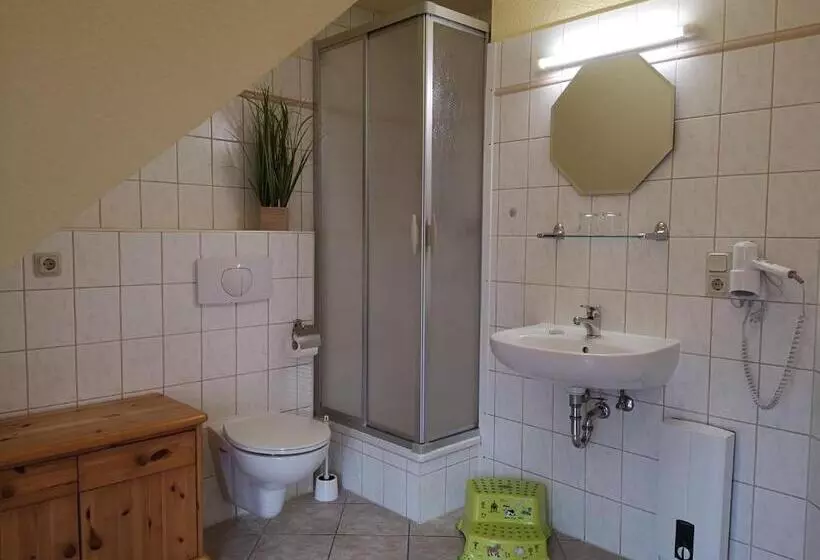 Hotelli Und Appartements Jägerhof Rügen