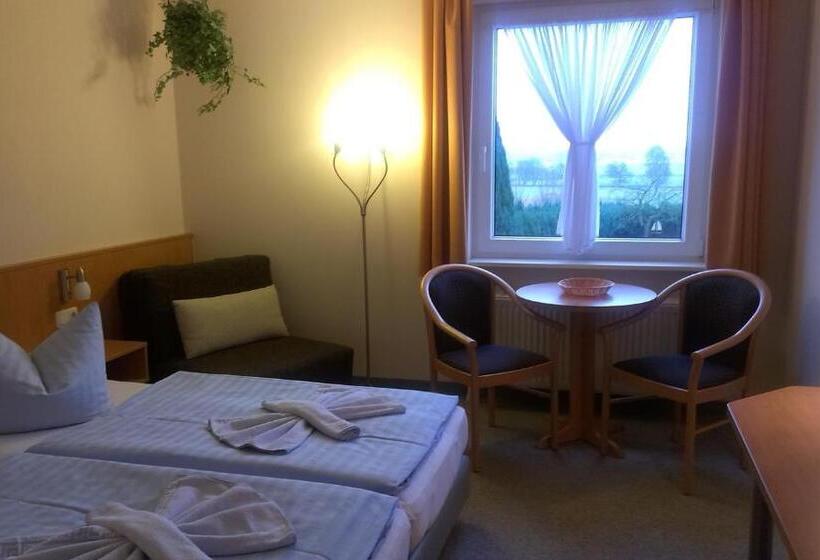 Отель Und Appartements Jägerhof Rügen