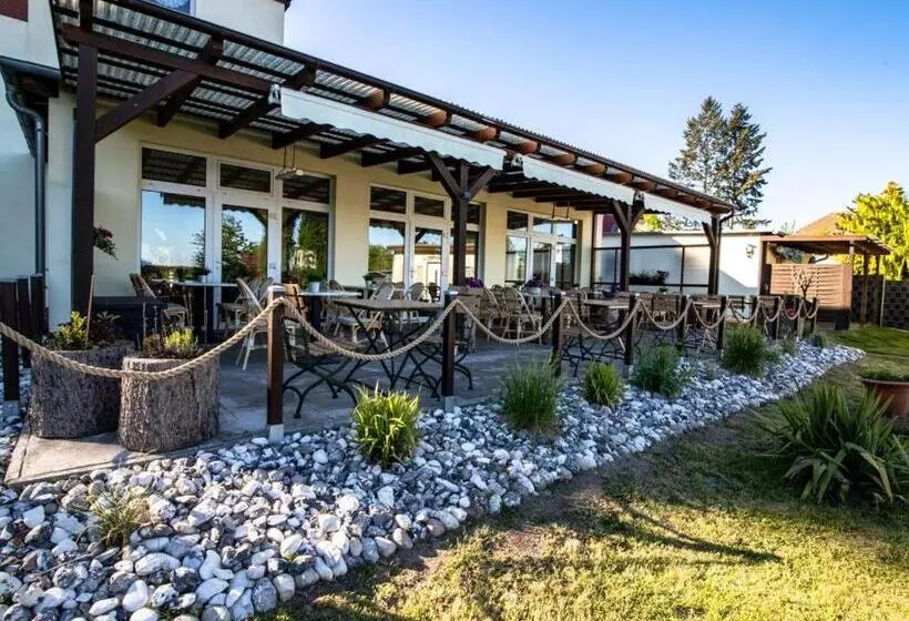 Hotelli Und Appartements Jägerhof Rügen