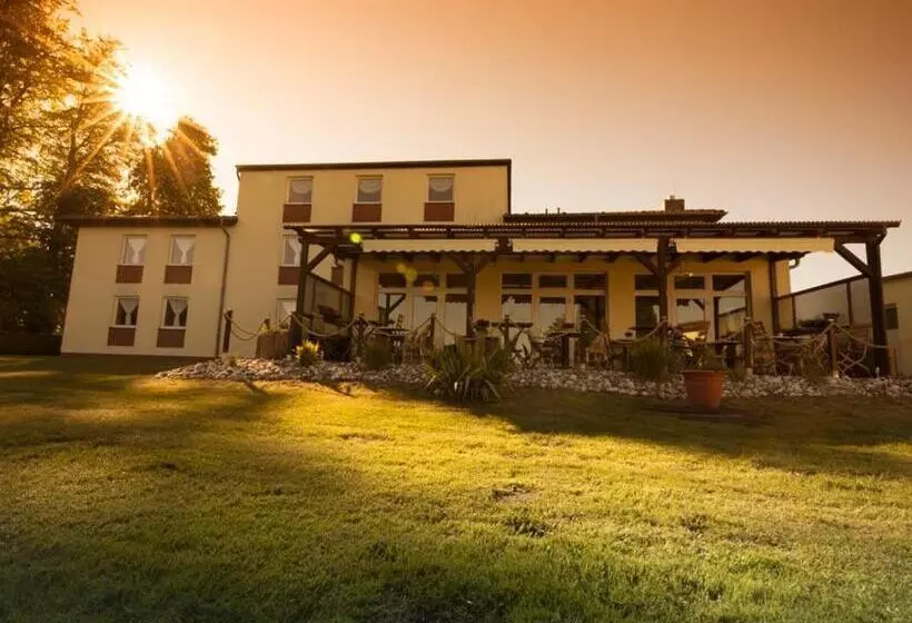 Hotelli Und Appartements Jägerhof Rügen