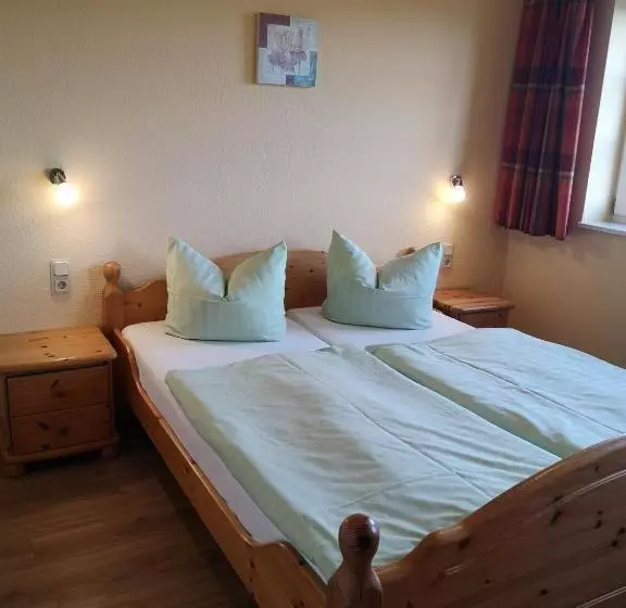 Hotelli Und Appartements Jägerhof Rügen