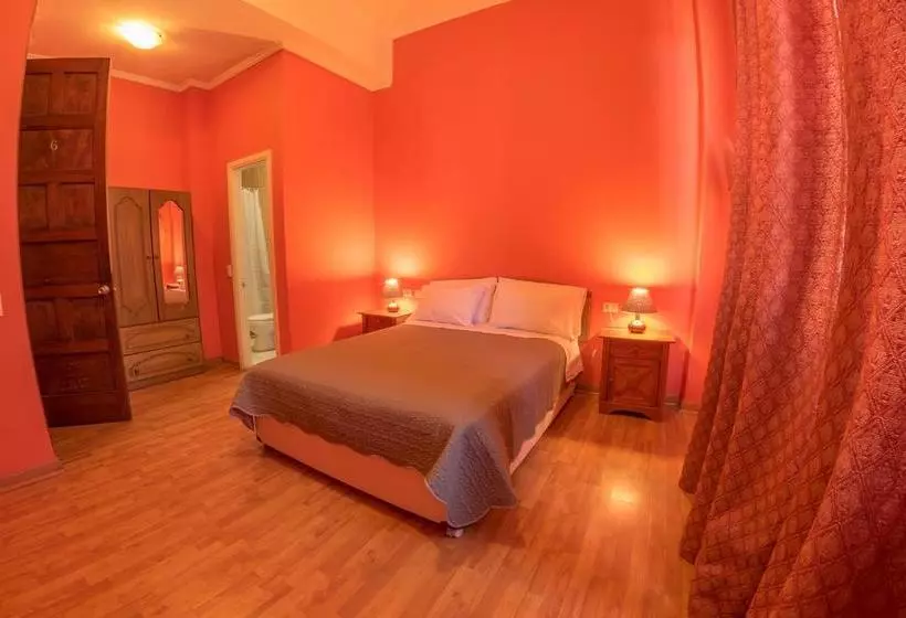 هتل Victoria Hostal