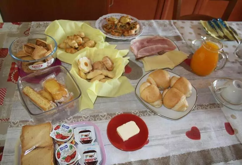 تختخواب و صبحانه La Pavoncella