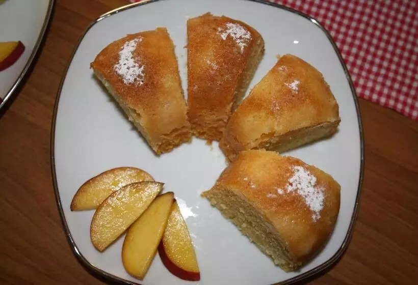 تختخواب و صبحانه La Pavoncella