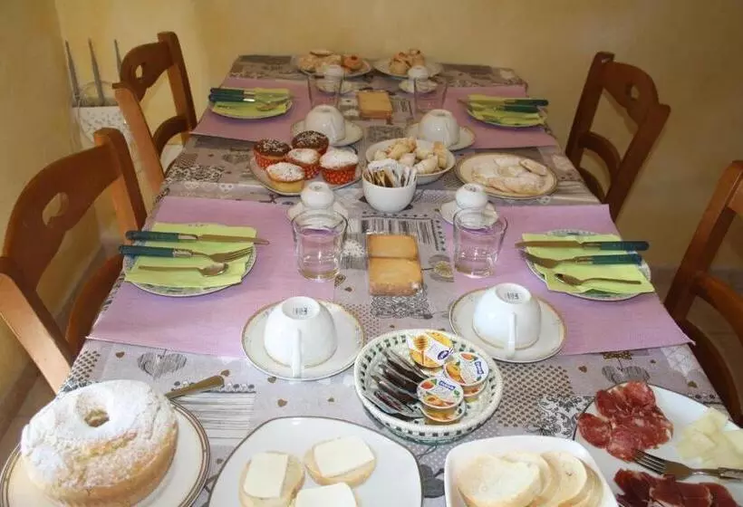 تختخواب و صبحانه La Pavoncella