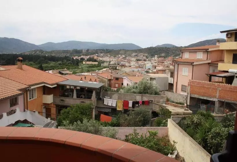 تختخواب و صبحانه La Pavoncella