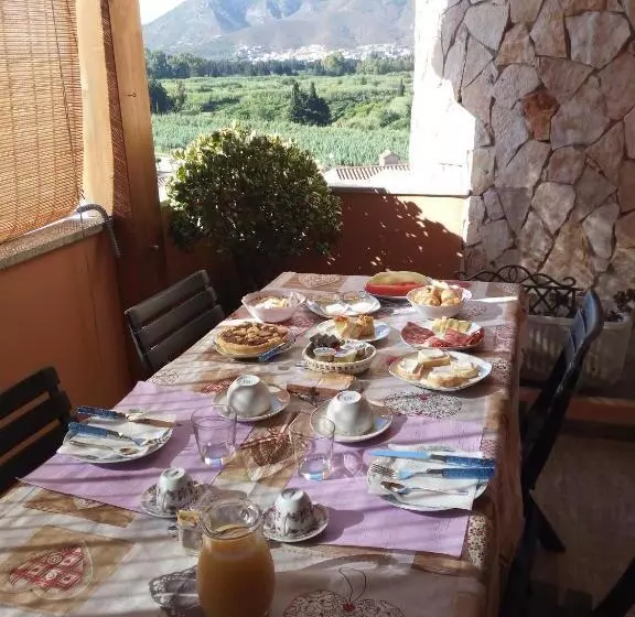 تختخواب و صبحانه La Pavoncella