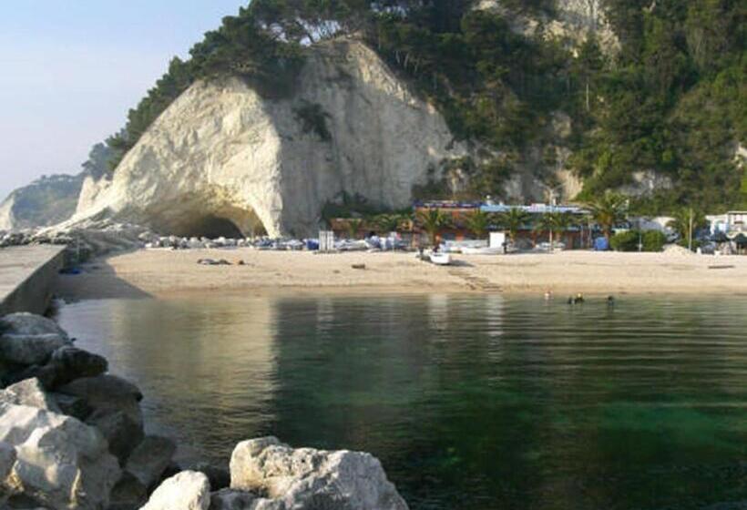 هتل Conero Camere