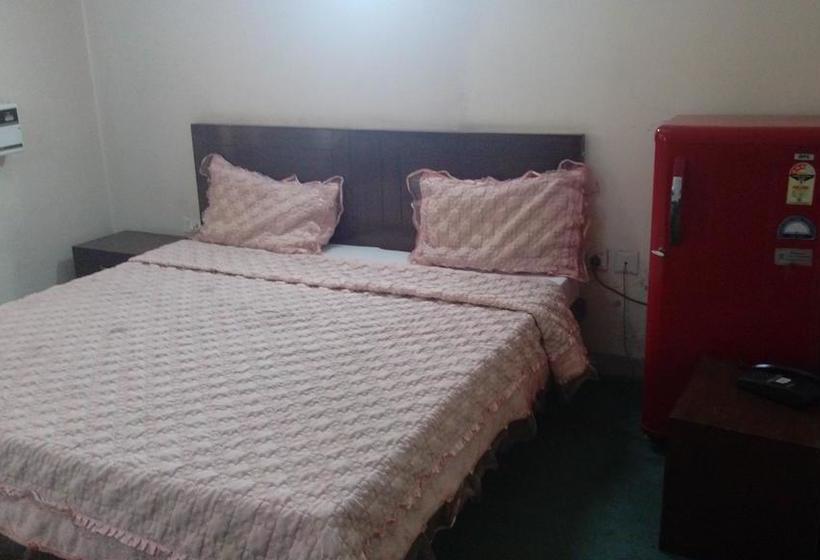 בית מלון כפרי Capital O 25053  Devi Palace