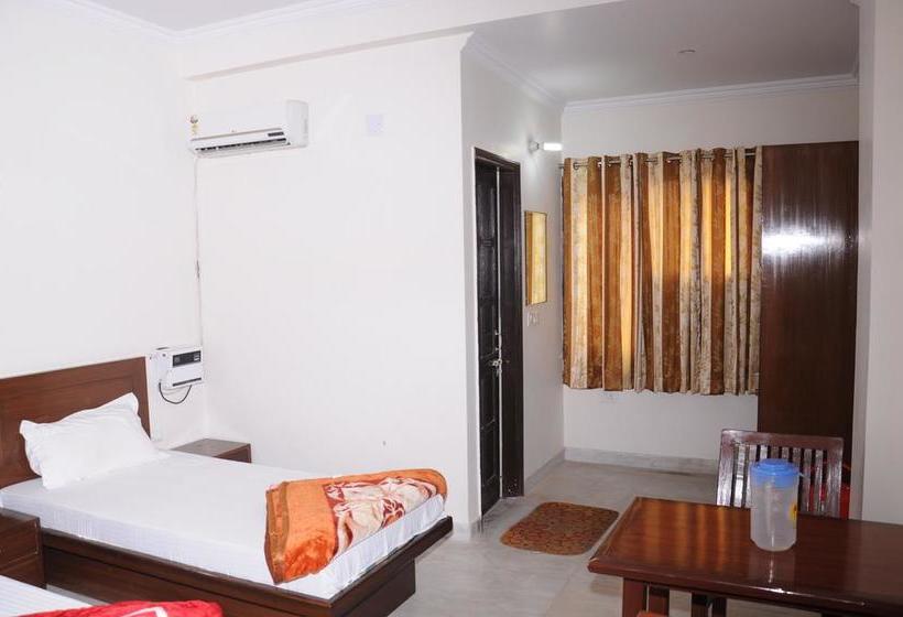 בית מלון כפרי Capital O 25053  Devi Palace