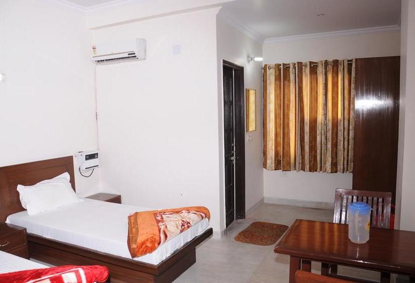 בית מלון כפרי Capital O 25053  Devi Palace