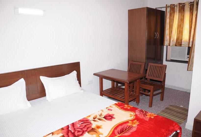 בית מלון כפרי Capital O 25053  Devi Palace