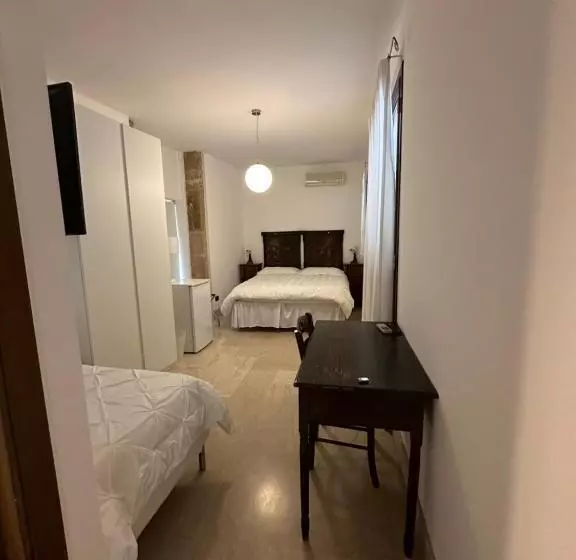 Aamiaismajoitus (B&B) Crispi 10