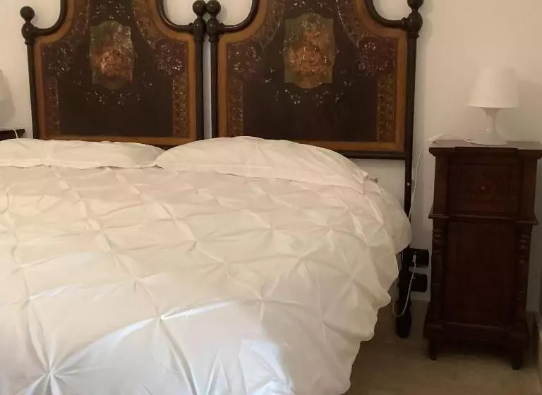 Aamiaismajoitus (B&B) Crispi 10